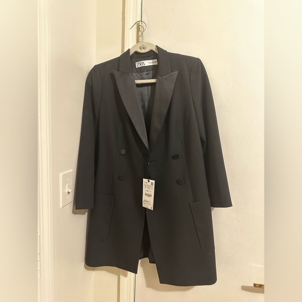 Zara women’s black blazer
